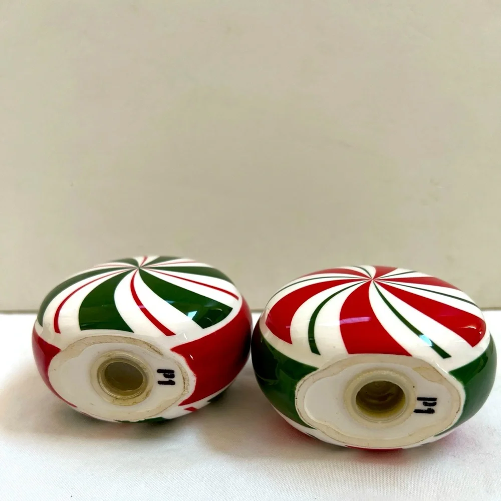 Christmas Salt and Pepper Shakers (2) Pier 1 (P1) Vintage Red Green Round Swirl